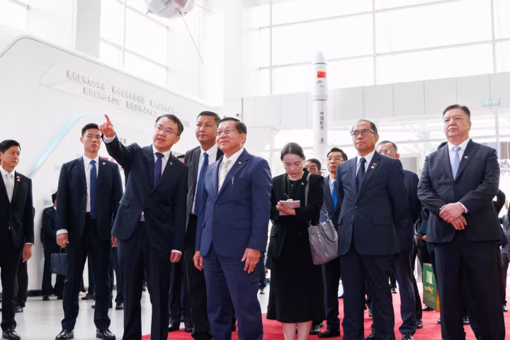မြန်မာနိုင်ငံ သမ္မတ ဦးမင်းအောင်လှိုင် တရုတ်အာကာသသိပ္ပံနှင့် နည်းပညာကော်ပိုရေးရှင်းသို့ သွားရောက်လေ့လာကြည့်ရှု