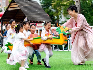 အမျိုးစုံလင်သော ရိုးရာဓလေ့များဖြင့် တွမ်းဝူပွဲတော်အား ကြိုဆို