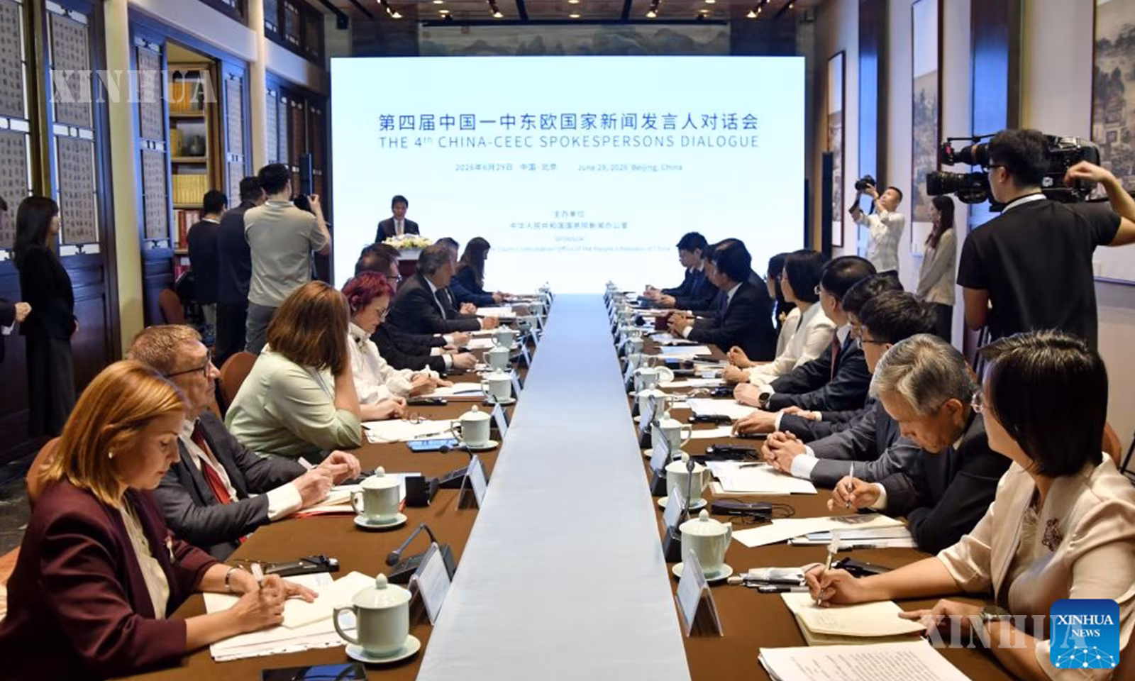 တရုတ်နိုင်ငံ မြို့တော်ပေကျင်းတွင် ကျင်းပသည့် စတုတ္ထအကြိမ် တရုတ်-ဗဟိုနှင့်အရှေ့ဥရောပနိုင်ငံများအဖွဲ့ (CEEC) ပြောရေးဆိုခွင့်ရှိသူများ ဆွေးနွေးပွဲကို ၂၀၂၆ ခုနှစ် ဇွန် ၂၉ ရက်က တွေ့ရစဉ် (ဆင်ဟွာ)