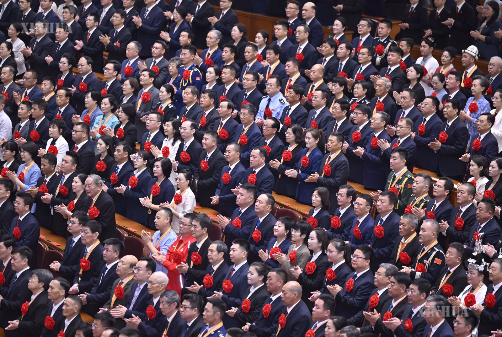 တရုတ်ကွန်မြူနစ်ပါတီ တည်ထောင်ခြင်း ၁၀၅ နှစ်ပြည့် အထိမ်းအမှတ် အခမ်းအနားအား ပေကျင်းမြို့ ပြည်သူ့ခန်းမဆောင်၌ ၂၀၂၆ ခုနှစ် ဇူလိုင် ၁ ရက် နံနက် ၁၀ နာရီက ခမ်းနားစွာ ကျင်းပစဉ် (ဆင်ဟွာ)