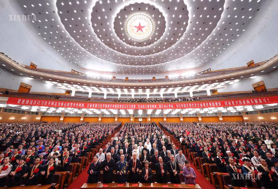 တရုတ်ကွန်မြူနစ်ပါတီ တည်ထောင်ခြင်း ၁၀၅ နှစ်မြောက် အထိမ်းအမှတ်အခမ်းအနားကို တရုတ်နိုင်ငံ မြို့တော်ပေကျင်းရှိ ပြည်သူ့ခန်းမဆောင်တွင် ၂၀၂၆ ခုနှစ် ဇူလိုင် ၁ ရက်က ကျင်းပစဉ် (ဆင်ဟွာ)
