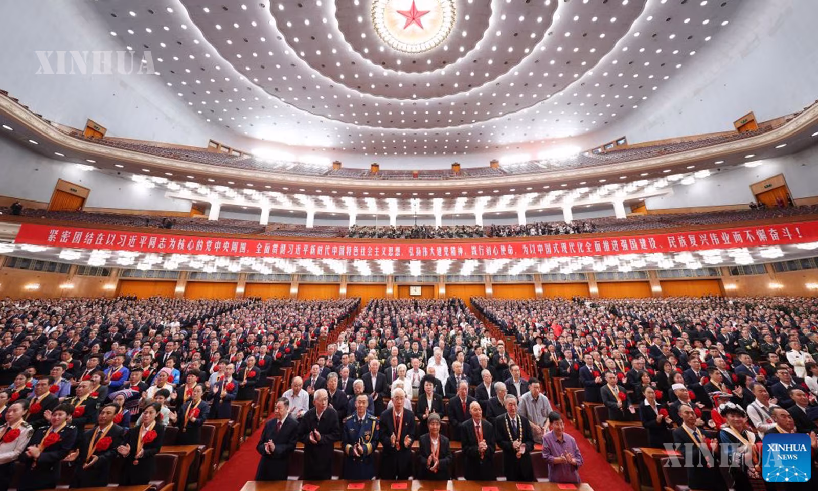 တရုတ်နိုင်ငံ မြို့တော်ပေကျင်းရှိ ပြည်သူ့ခန်းမဆောင်၌ တရုတ်ကွန်မြူနစ်ပါတီ (CPC) တည်ထောင်ခြင်း ၁၀၅ နှစ်မြောက် နှစ်ပတ်လည်အထိမ်းအမှတ် အခမ်းအနား ကျင်းပနေပုံကို ၂၀၂၆ ခုနှစ် ဇူလိုင် ၁ ရက်က တွေ့ရစဉ် (ဆင်ဟွာ)