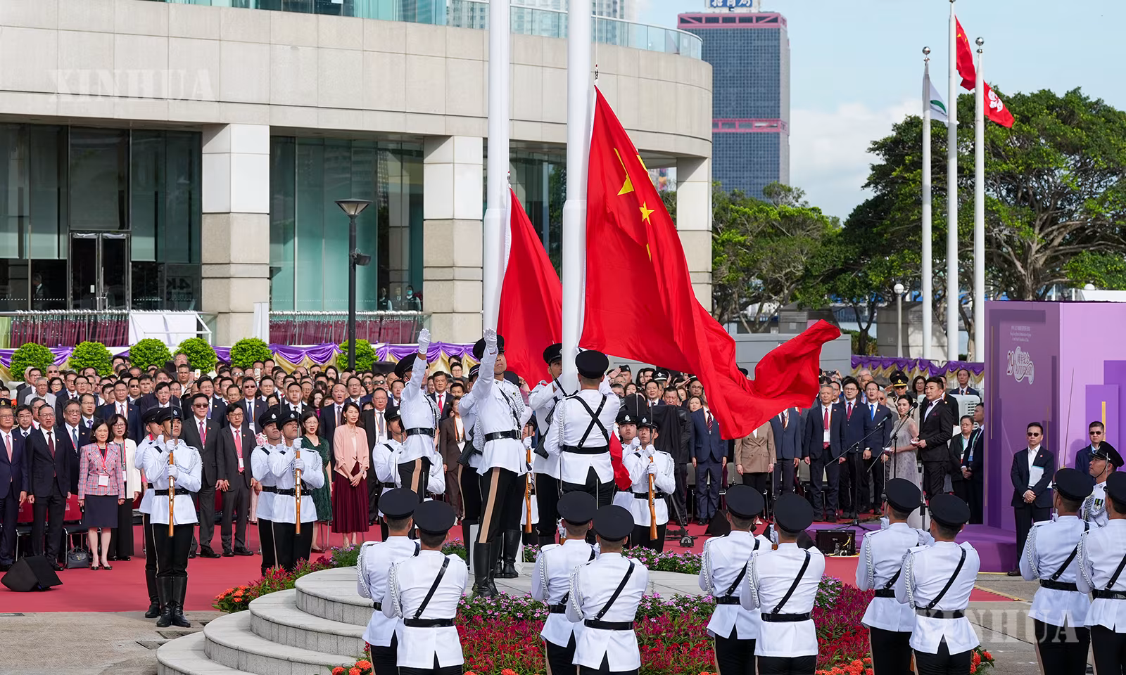 တရုတ်နိုင်ငံ တောင်ပိုင်း ဟောင်ကောင်ဒေသ၌ အမိမြေသို့ ဟောင်ကောင်ပြန်လည်ရောက်ရှိခြင်း ၂၉ နှစ်မြောက် နှစ်ပတ်လည် အထိမ်းအမှတ်အဖြစ် ဟောင်ကောင်အထူးအုပ်ချုပ်ခွင့်ရဒေသ (HKSAR) အစိုးရက အလံတင်အခမ်းအနား ကျင်းပနေပုံကို ၂၀၂၆ ခုနှစ် ဇူလိုင် ၁ ရက်က တွေ့ရစဉ် (ဆင်ဟွာ)