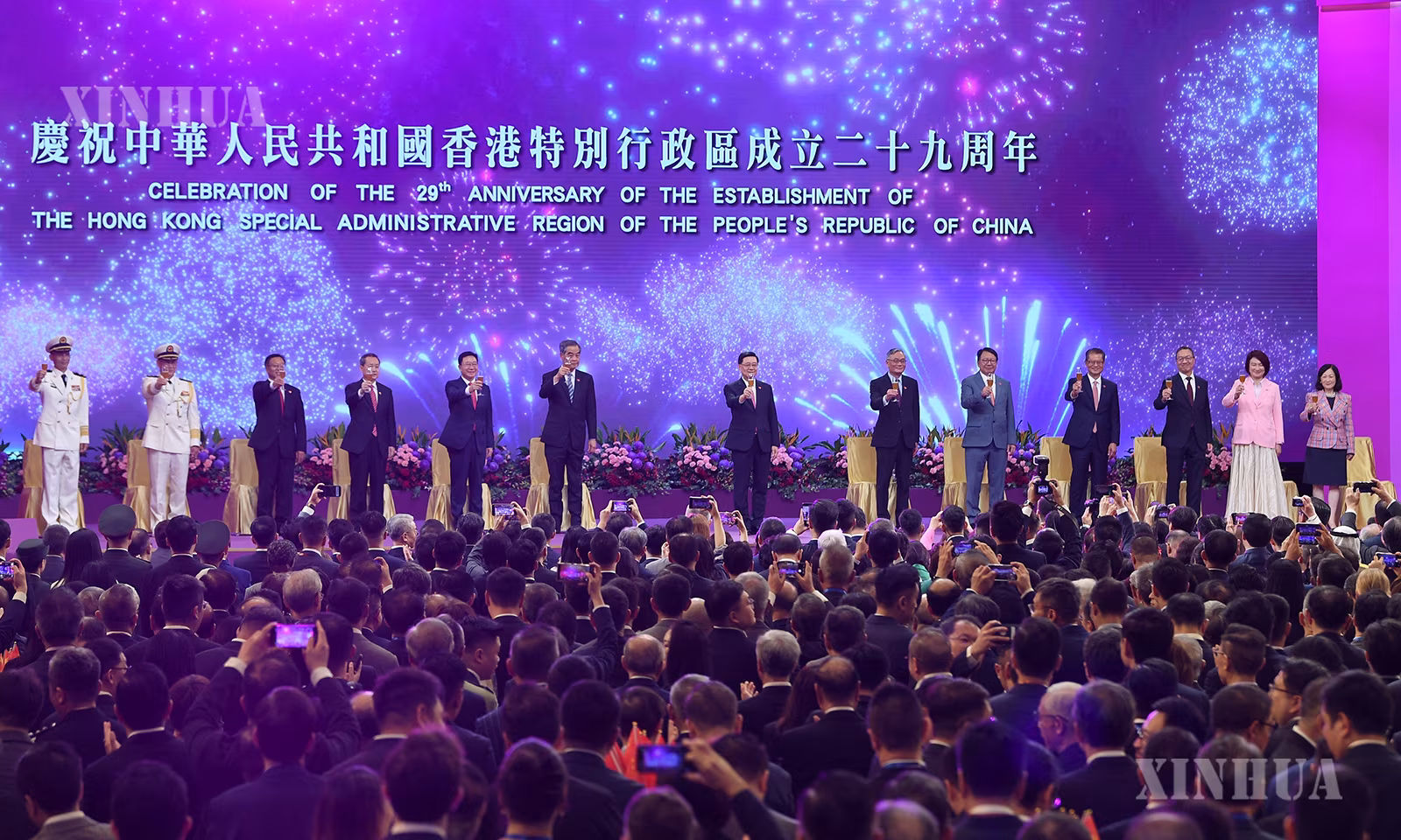 တရုတ်နိုင်ငံ တောင်ပိုင်း ဟောင်ကောင်ဒေသ၌ ဟောင်ကောင်အထူးအုပ်ချုပ်ခွင့်ရဒေသ (HKSAR) အစိုးရက အမိမြေသို့ ဟောင်ကောင်ပြန်လည်ရောက်ရှိခြင်း ၂၉ နှစ်မြောက် နှစ်ပတ်လည် အထိမ်းအမှတ်အခမ်းအနား ကျင်းပနေပုံကို ၂၀၂၆ ခုနှစ် ဇူလိုင် ၁ ရက်က တွေ့ရစဉ် (ဆင်ဟွာ)