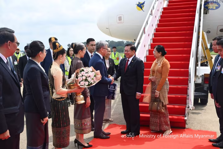 မြန်မာနိုင်ငံ သမ္မတ လာအိုနိုင်ငံသို့ နိုင်ငံတော်ခရီးစဉ်အဖြစ် ရောက်ရှိလာ