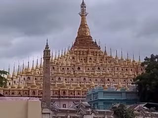 မြန်မာနိုင်ငံ စစ်ကိုင်းတိုင်းဒေသကြီး မုံရွာမြို့ရှိ မိုးညှင်းသမ္ဗုဒ္ဓေစေတီတော်နှင့် ပရဝုဏ်မြင်ကွင်း
