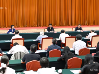 တရုတ်နိုင်ငံ၏ ထိပ်တန်း နိုင်ငံရေးအတိုင်ပင်ခံပုဂ္ဂိုလ်က စက်မှုလုပ်ငန်းစနစ် ခေတ်မီအသွင်ပြောင်းခြင်းကို အလေးထားပြောဆို