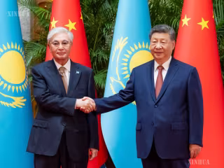 သမ္မတရှီက ကာဇက်စတန်နိုင်ငံ သမ္မတနှင့် ရှန်ဟိုင်းမြို့၌ တွေ့ဆုံ