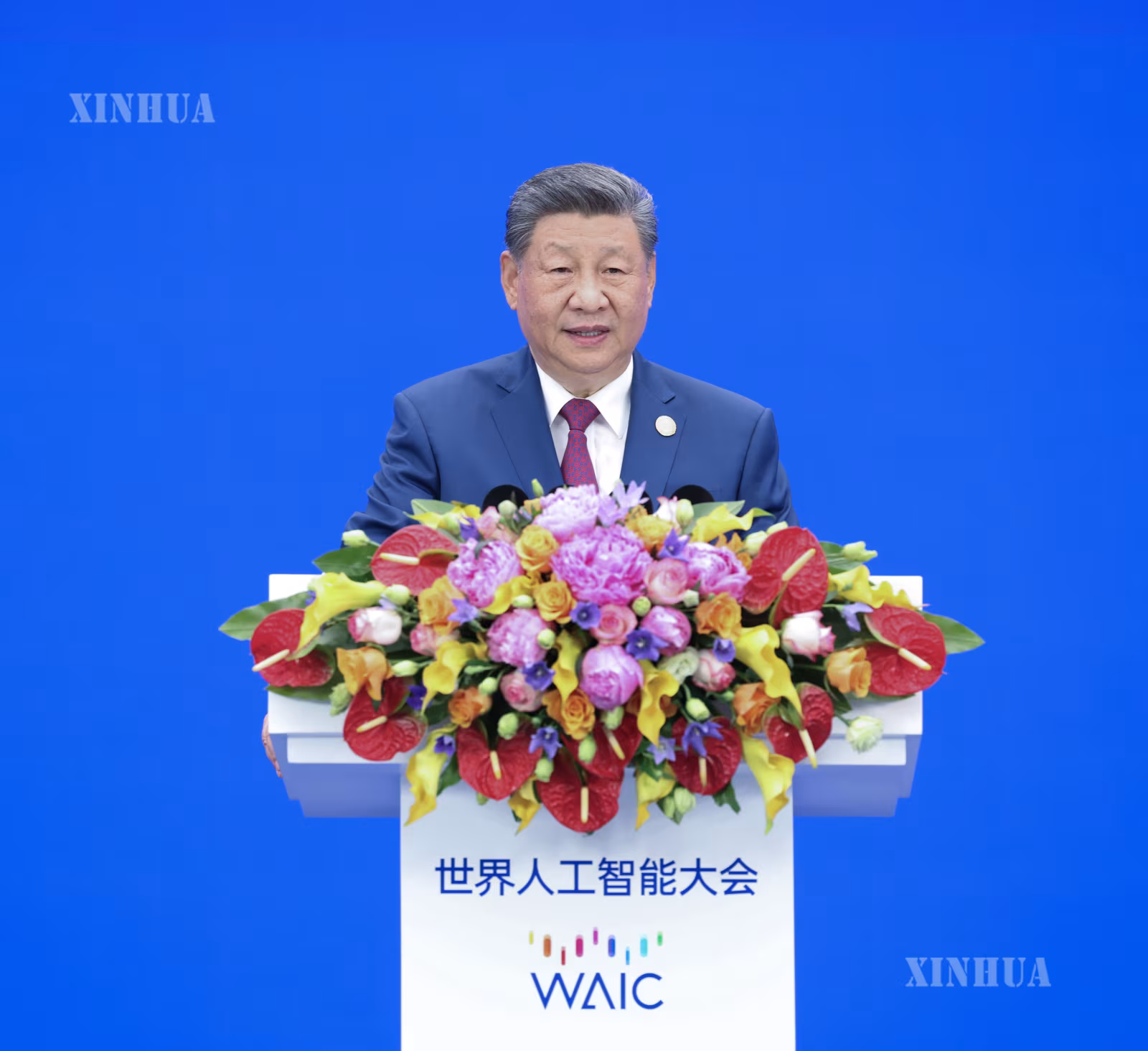 တရုတ်နိုင်ငံ သမ္မတ ရှီကျင့်ဖိန် နိုင်ငံအရှေ့ပိုင်း ရှန်ဟိုင်းမြို့တွင် ၂၀၂၆ ခုနှစ် ကမ္ဘာ့ ဉာဏ်ရည်တု ညီလာခံနှင့် ဉာဏ်ရည်တုကဏ္ဍ ကမ္ဘာလုံးဆိုင်ရာစီမံခန့်ခွဲမှု အဆင့်မြင့် အစည်းအဝေး ဖွင့်ပွဲအခမ်းအနား၌ အဓိကမိန့်ခွန်းပြောကြားနေသည်ကို ၂၀၂၆ ခုနှစ် ဇူလိုင် ၁၇ ရက်က တွေ့ရစဉ် (ဆင်ဟွာ)