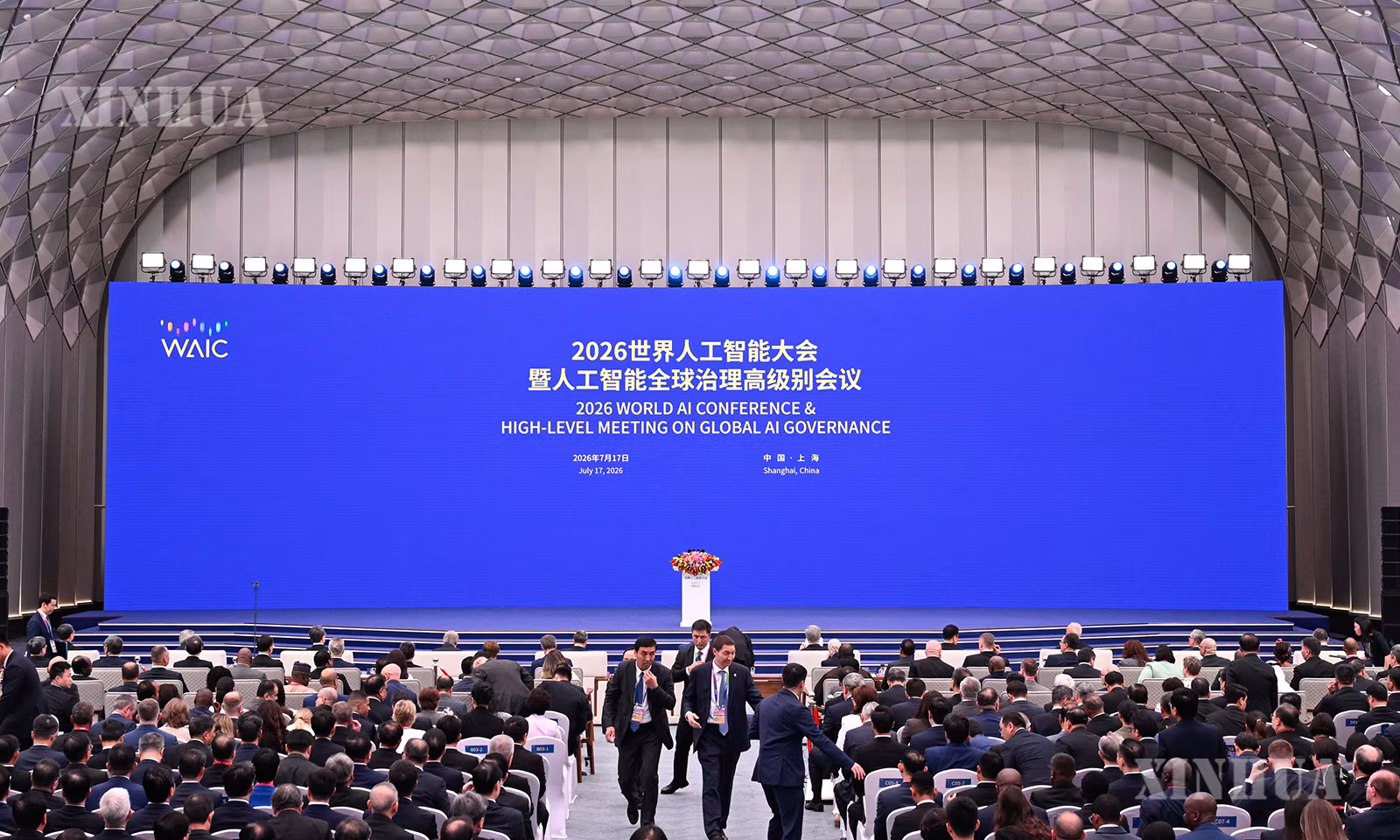 ၂၀၂၆ ခုနှစ် ကမ္ဘာ့ ဉာဏ်ရည်တု ညီလာခံ (WAIC) နှင့် ဉာဏ်ရည်တုကဏ္ဍ ကမ္ဘာလုံးဆိုင်ရာစီမံခန့်ခွဲမှု အဆင့်မြင့် အစည်းအဝေး ဖွင့်ပွဲအခမ်းအနားအား တရုတ်နိုင်ငံ ရှန်ဟိုင်းမြို့ ကမ္ဘာ့ဧည့်ခန်းမတွင် ကျင်းပနေသည်ကို ၂၀၂၆ ခုနှစ် ဇူလိုင် ၁၇ ရက်က တွေ့ရစဉ် (ဆင်ဟွာ)