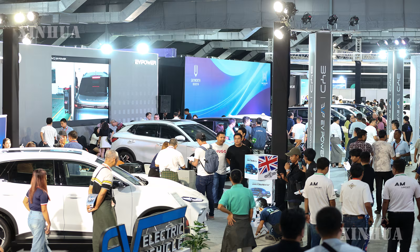 မြန်မာနိုင်ငံ ရန်ကုန်မြို့တွင် ကျင်းပသည့် The Second Myanmar International Auto Expo 2026 မြင်ကွင်းများအား ၂၀၂၆ ခုနှစ် ဇူလိုင် ၁၇ ရက်က တွေ့ရစဉ်(ဆင်ဟွာ)
