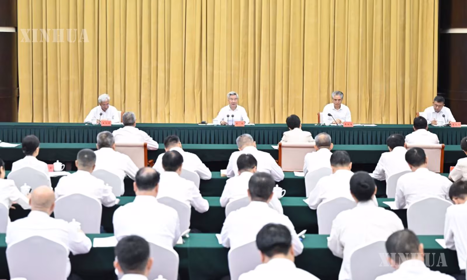 တရုတ်ကွန်မြူနစ်ပါတီ (CPC) ဗဟိုကော်မတီ နိုင်ငံရေးဗျူရို အမြဲတမ်းကော်မတီဝင် ၊ တရုတ်ကွန်မြူနစ်ပါတီ စည်းကမ်းကြပ်မတ်စစ်ဆေးရေး ဗဟိုကော်မရှင် အတွင်းရေးမှူး လီရှီး တရုတ်နိုင်ငံ အနောက်တောင်ပိုင်း ချုံချင့်မြို့၌ ကျင်းပသည့် ဆွေးနွေးပွဲတစ်ခုအား သဘာပတိအဖြစ် ကြီးမှူးကျင်းပနေပုံကို ၂၀၂၆ ခုနှစ် ဇူလိုင် ၁၇ ရက်က တွေ့ရစဉ် (ဆင်ဟွာ)