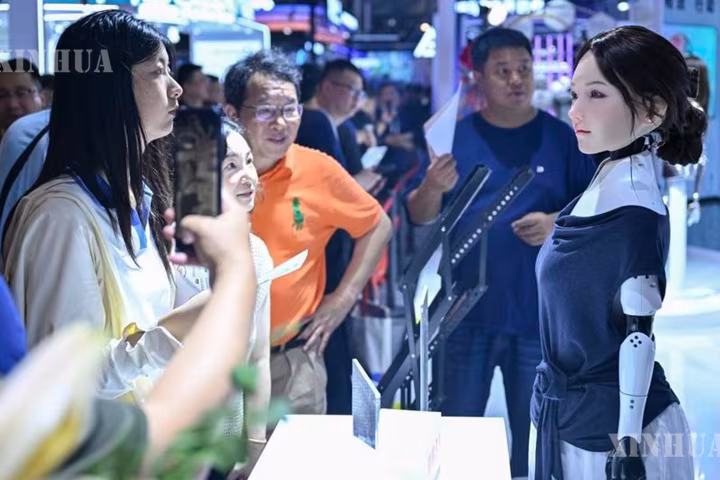 တရုတ်နိုင်ငံက ပြည့်စုံသော စက်ရုပ်ထုတ်ကုန် ၄၀၀ ကျော်ဖြင့် ကမ္ဘာလုံးဆိုင်ရာ လူပုံစံတူစက်ရုပ်ဖွံ့ဖြိုးတိုးတက်မှုကို ဦးဆောင်