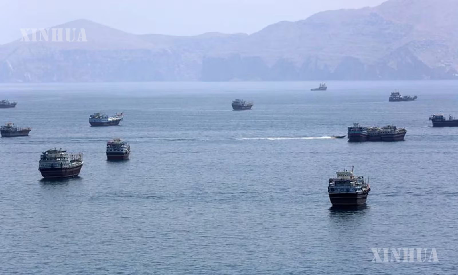 အိုမန်နိုင်ငံ Khasab မြို့တွင် ရိုက်ကူးသော ဟော်မုဇ်ရေလက်ကြား တောင်ဘက်ခြမ်းမြင်ကွင်းအား
၂၀၂၆ ခုနှစ် ဇွန် ၂၀ ရက်က တွေ့ရစဉ် (ဆင်ဟွာ)