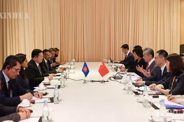 ဝမ်ရိနှင့် အာဆီယံ အထွေထွေအတွင်းရေးမှူးချုပ် Kao Kim Hourn တွေ့ဆုံဆွေးနွေး