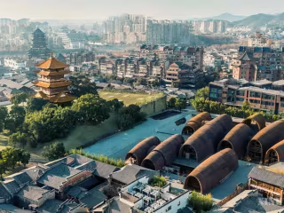 တရုတ်နိုင်ငံ ကျင်တယ်ကျိန့်မြို့၌ ရွှံ့စေးနှင့် ယဉ်ကျေးမှု ပေါင်းဆုံသောအခါဝယ်