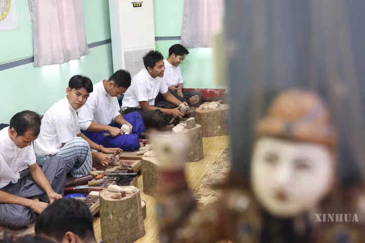 မြန်မာ့ရိုးရာ ကြိုးဆွဲရုပ်သေးရုပ် ပြုလုပ်ခြင်း အတတ်ပညာသင်တန်း ရန်ကုန်မြို့တွင် ဖွင့်လှစ်