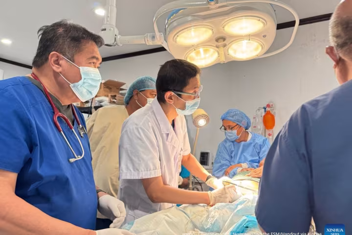 မိုက်ခရိုနီးရှားနိုင်ငံတွင် သဘာဝဘေးဒဏ်အလွန်ကြိုးပမ်းဆောင်ရွက်မှုများ၌ တရုတ်ဆေးအဖွဲ့ ကူညီပံ့ပိုးပေး