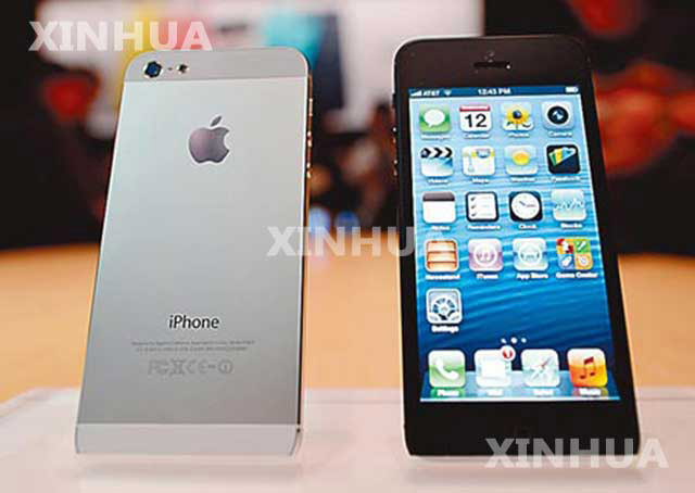 Apple အထူးထုတ္ကုန္ျပပြဲတြင္ iPhone 5S အား ျပသထားစဥ္ (ဆင္ဟြာ)