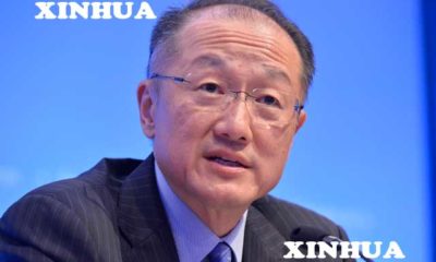 ကမာၻ႔ဘဏ္ ဥကၠဌ Jim Yong Kim မွ IMF- World bank ဆိုင္ရာ သတင္းစာ ရွင္းလင္းပြဲ တက္ေရာက္ေနစဥ္ (Xinhua)