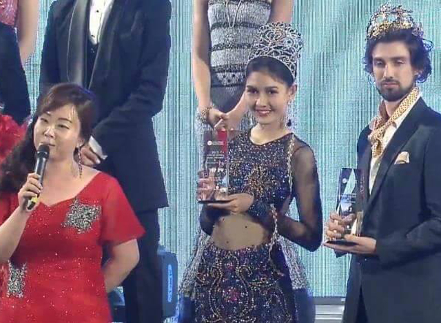 Luxury Brand Model Awards Winner 2015 ဆုရ ဇြန္သံစဥ္ (ဓာတ္ပံု- Luxury Brand Model Awards Myanmar 2015 facebook)