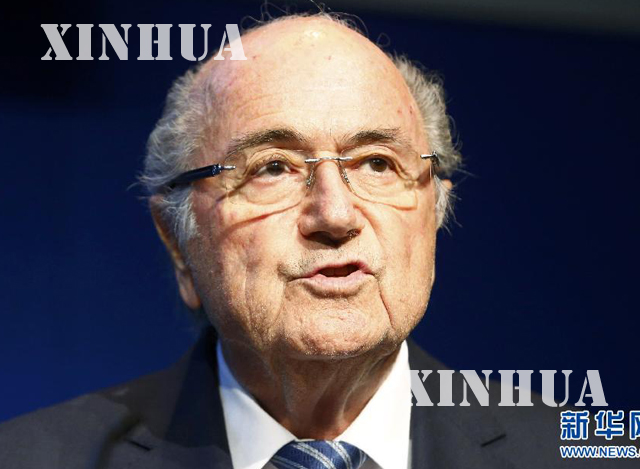 FIFA ဥကၠဌ ဘလတၱာမွ ဇူးရစ္ ၿမိဳ႕ရွွိ FIFA ႐ံုးခ်ဳပ္တြင္ သတင္းစာ ရွင္းလင္းပြဲ ျပဳလုပ္ေနစဥ္ (ဆင္ဟြာ)