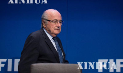FIFA ဥကၠဌ ဘလတၱာ အား ဇူးရစ္ ၿမိဳ႕ရွွိ သတင္းစာ ရွင္းလင္းပြဲတြင္ ေတြ႔ရစဥ္ (ဆင္ဟြာ)