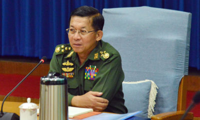 တပ္မေတာ္ ကာကြယ္ေရး ဦးစီးခ်ဳပ္ ဗိုလ္ခ်ဳပ္မွဴးႀကီး မင္းေအာင္လိႈင္အား အစည္းအေဝးတစ္ခုတြင္ ျမင္ေတြ႔ရစဥ္ (ဓာတ္ပံု-Senior General Min Aung Hlaing facebook)
