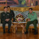 ဒုတိယ တပ္မေတာ္ ကာကြယ္ေရး ဦးစီးခ်ဳပ္ ကာကြယ္ေရး ဦးစီးခ်ဳပ္ (ၾကည္း) ဒုတိယ ဗိုလ္ခ်ဳပ္မွဴးႀကီး စိုးဝင္း (ယာ) ႏွင့္ တ႐ုတ္ျပည္သူ႔ လြတ္ေျမာက္ေရး တပ္မေတာ္မွ ယူနန္ စစ္ေဒသမွဴး Major General Yang Guangyue (ယန္ဂြမ္းရယ္) တို႔ ေတြ႔ဆံု ေဆြးေႏြးစဥ္ (ဓာတ္ပံု-ျမဝတီ)