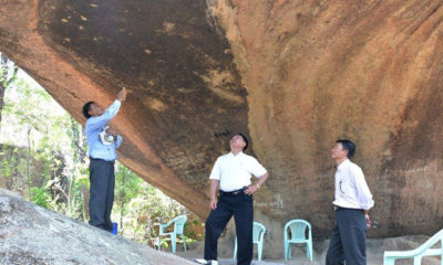 ကျောက်ခေတ် နံရံ ပန်းချီများရှိရာ ဒေသတွင် ကွင်းဆင်းသုတေသနပြု နေသည့်ကိုတွေ့ရစဉ် (ဓာတ်ပုံ-ယဉ်ကျေးမှု ဝန်ကြီးဌာန)