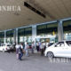 ရန်ကုန် အပြည်ပြည်ဆိုင်ရာ လေဆိပ်တွင် ခရီးသွားများကို တွေ့ရစဉ် (ဆင်ဟွာ)