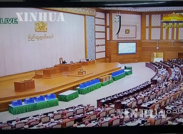 ပြည်သူ့လွှတ်တော် အစည်းအဝေးအား မြင်တွေ့ရစဉ် (ဆင်ဟွာ)