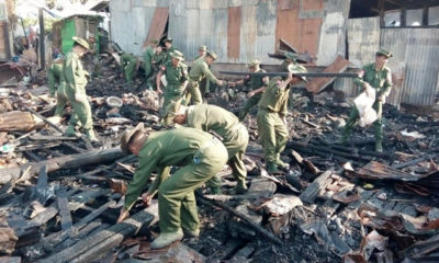 မီးလောင်ကျွမ်းမှု ဖြစ်ပွားပြီးနောက် တပ်မတော်သားများမှ ကူညီ ဆောင်ရွက်နေစဉ် (ဓာတ်ပုံ-မြဝတီ) လပွတ္တာမြို့မီးလောင်မှုကြောင့် လူဦးရေ ၇၆၀ ကျော် အိုးမဲ့ အိမ်မဲ့ဖြစ်ပြီး ငွေကျပ် သန်း ၃၂၀ ကျော် ဆုံးရှုံး