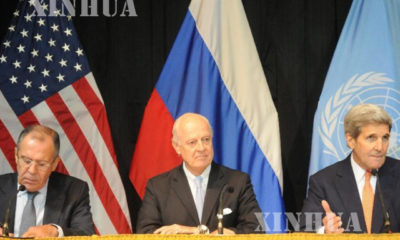 ရုရှား နိုင်ငံ နိုင်ငံခြားရေးဝန်ကြီး Sergei Lavrov (ဝဲ)၊ ဆီးရီးယားနိုင်ငံ ဆိုင်ရာ ကုလသမဂ္ဂ အထူးသံ Staffan de Mistura (လယ်) နှင့် အမေရိကန် နိုင်ငံ နိုင်ငံခြားရေး ဝန်ကြီး ဂျွန်ကယ်ရီ (ယာ) တို့အား သတင်းစာ ရှင်းလင်းပွဲ၌ တွေ့ရစဉ် (ဆင်ဟွာ)