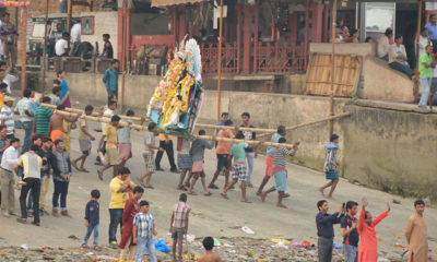 အိန္ဒိယနိုင်ငံ တွင် ပြုလုပ်လေ့ရှိသည့် ဘာသာရေးရုပ်တုများ ရေမျှော်ပွဲ အားတွေ့ရစဉ် (ဓာတ်ပုံ- wikipedia)