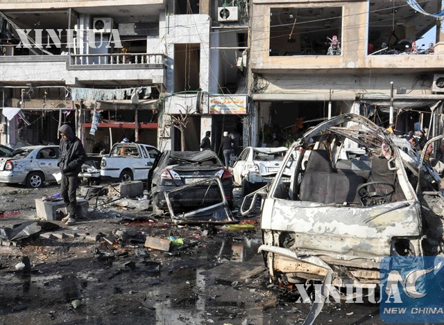 ဟုမ်းစ်မြို့ ဗုံးပေါက်ကွဲမှု မြင်ကွင်းအား တွေ့ရစဉ် (ဆင်ဟွာ)