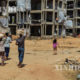 စစ်ဒဏ်ကြောင့် ပျက်စီးနေသော အလက်ပိုမြို့ တစ်နေရာ၏ မြင်ကွင်းအား တွေ့ရစဉ် (ဆင်ဟွာ)