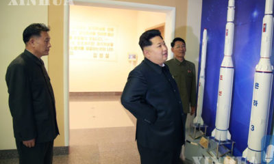 မြောက်ကိုရီးယားခေါင်းဆောင် ကင်ဂျုံအန်း အား ဂြိုလ်တု ထိန်းချုပ်ရေး စခန်းတစ်ခု ၌ တွေ့ရစဉ် (ဆင်ဟွာ)