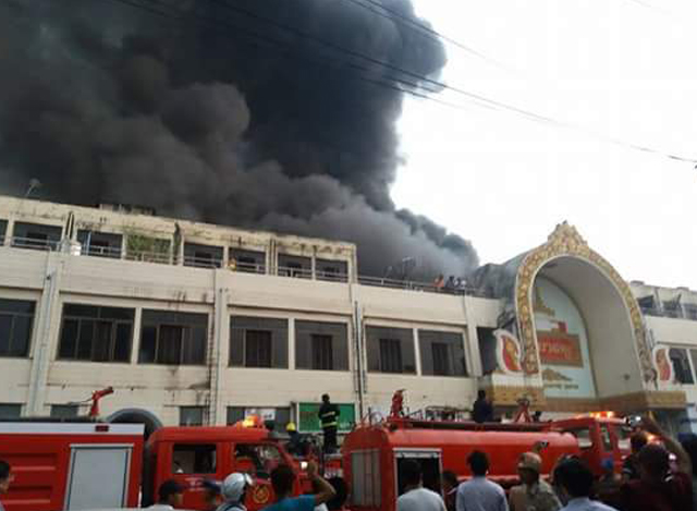 မန္တလေးမြို့ မင်္ဂလာဈေး အဆောက်အဦ မီးလောင်မှု အားတွေ့ရစဉ် (ဓာတ်ပုံ- Myanmar Fire Services Department)