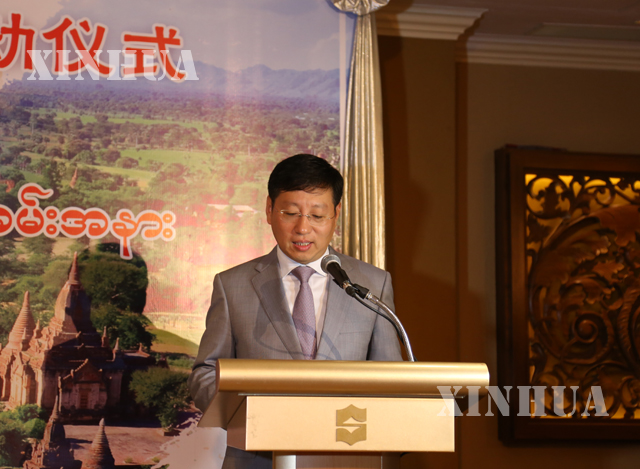 မြန်မာနိုင်ငံ ဆိုင်ရာ တရုတ် နိုင်ငံ သံအမတ်ကြီး မစ္စတာ ဟုန်လျန် တရုတ်-မြန်မာ ပန်းချီပညာရှင်များ ပူးပေါင်း ကွင်းဆင်းခြင်း ဖွင့်ပွဲ အခမ်းအနားတွင် မိန့်ခွန်းပြောစဉ် (ဆင်ဟွာ)