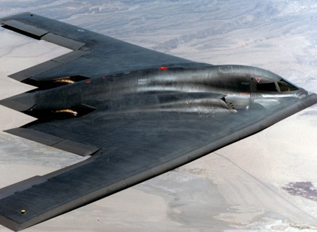 အမေရိကန်နိုင်ငံ မှ B-2 ဗုံးကျဲလေယာဉ် တစ်စီးအား တွေ့ရစဉ် (ဓာတ်ပုံ-အင်တာနက်)