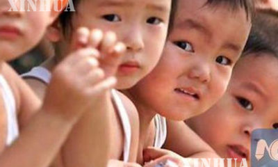 တရုတ်ကလေးငယ်များအား တွေ့ရစဉ် ( ဆင်ဟွာ )