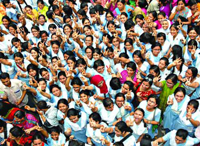 ဘင်္ဂလားဒေ့ရှ် ကျောင်းသားများအား တွေ့ရစဉ် (ဓာတ်ပုံ- အင်တာနက်)