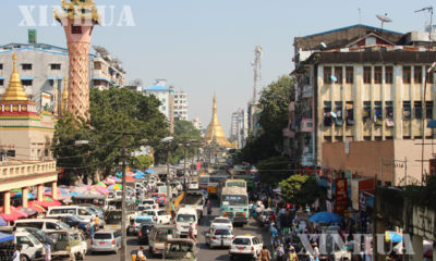 ရန်ကုန်မြို့တွင်း ယာဉ်များ သွားလာနေသည်ကို တွေ့ရစဉ် (ဆင်ဟွာ)