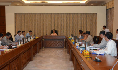 နိုင်ငံတော် သမ္မတ အိမ်တော်တွင် ကျင်းပသော ဝန်ကြီးဌာနများ၏ ဖွဲ့စည်းပုံ ပြင်ဆင်ရေး ညှိနှိုင်း အစည်းအဝေး အားတွေ့ရစဉ် (ဓာတ်ပုံ-Myanmar President Office)