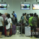 ရန်ကုန် အပြည်ပြည်ဆိုင်ရာ လေဆိပ်မှ တစ်ဆင့် ပြည်ပသို့ထွက်ခွာနေသော ခရီးသွားများအား တွေ့ရစဉ် (ဆင်ဟွာ)