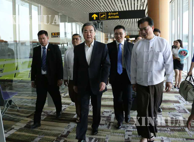 တရုတ် နိုင်ငံ နိုင်ငံခြားရေးဝန်ကြီး ဝမ်ရိ နေပြည်တော် အပြည်ပြည်ဆိုင်ရာ လေဆိပ်သို့ ရောက်ရှိလာစဉ် (ဆင်ဟွာ)