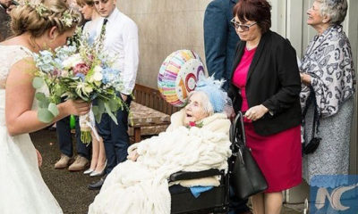 ဗြိတိန်နိုင်ငံတွင် အသက်အကြီးဆုံး သတို့သမီး အရံ ဖြစ်လာသည့် Martha Wallbank အား တွေ့ရစဉ် (ဓါတ်ပုံ-အင်တာနက်)