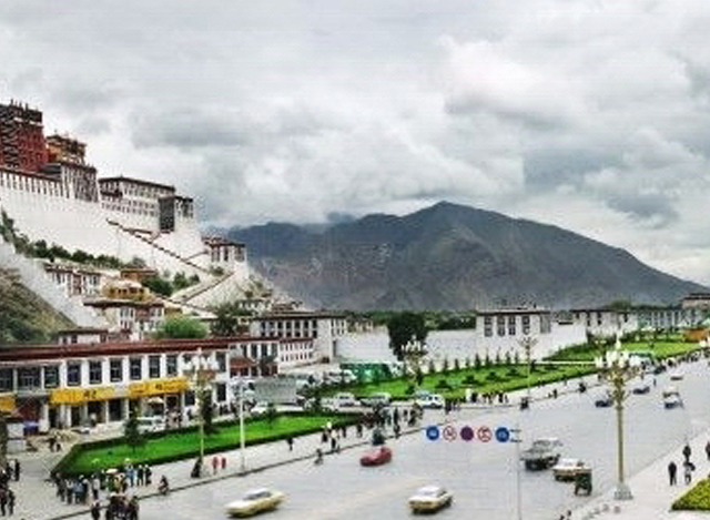 တိဘက်ဒေသ မြို့တော် Lhasa အား တွေ့မြင်ရစဉ် (ဓာတ်ပုံ-အင်တာနက်)