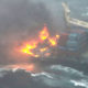 မီးလောင်မှု ဖြစ်ပွားနေသည့် ကုန်သေတ္တာတင် သင်္ဘော တစ်စီးအား တွေ့ရစဉ် (ဓာတ်ပုံ-အင်တာနက်)